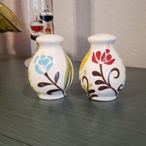 Vida By Eva Mendez Jardin Ceramic Vintage Floral Salt & Pepper Shakers MCM Retro